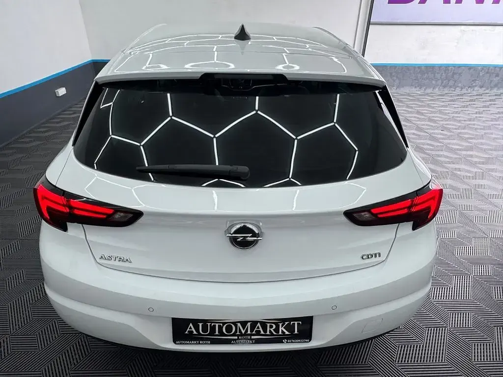 Gebraucht Opel Astra Innovation 136 PS (100 kW) 2015 Weiß Limousine