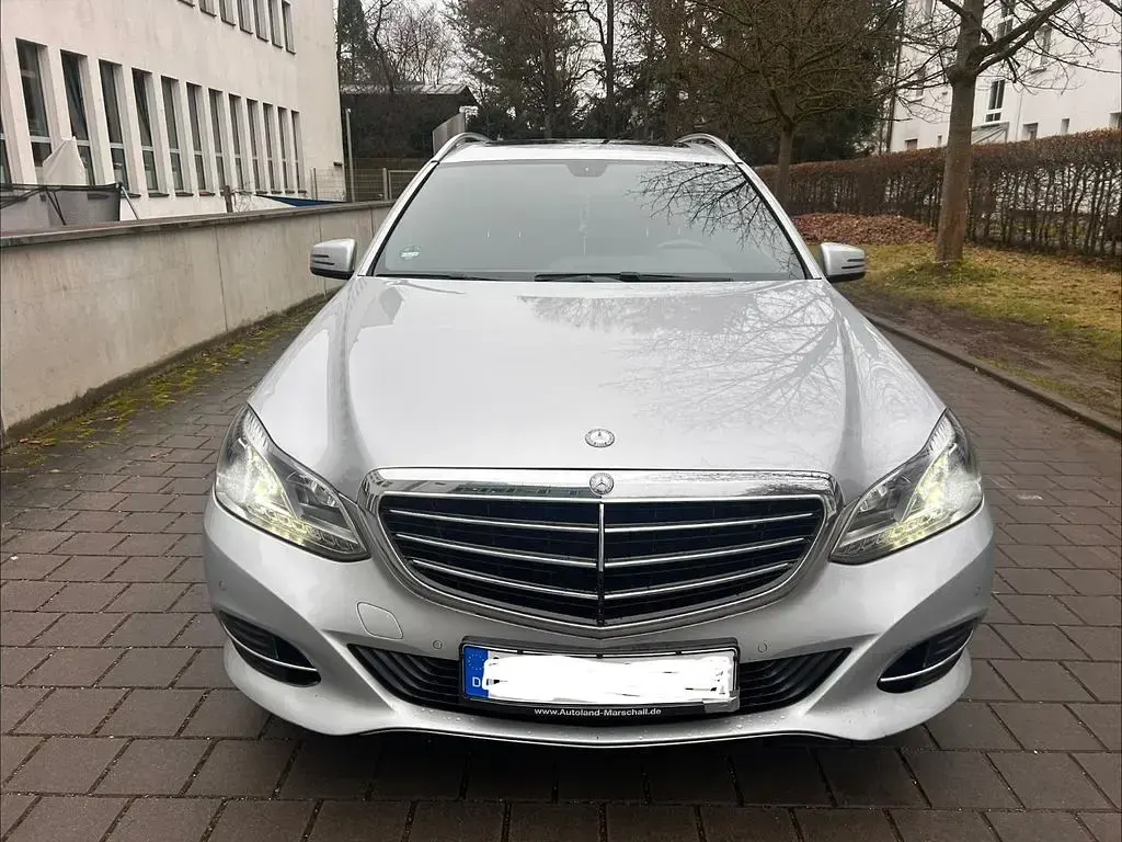 Gebraucht Mercedes E220 Elegance 170 PS (125 kW) 2014 Silber Limousine
