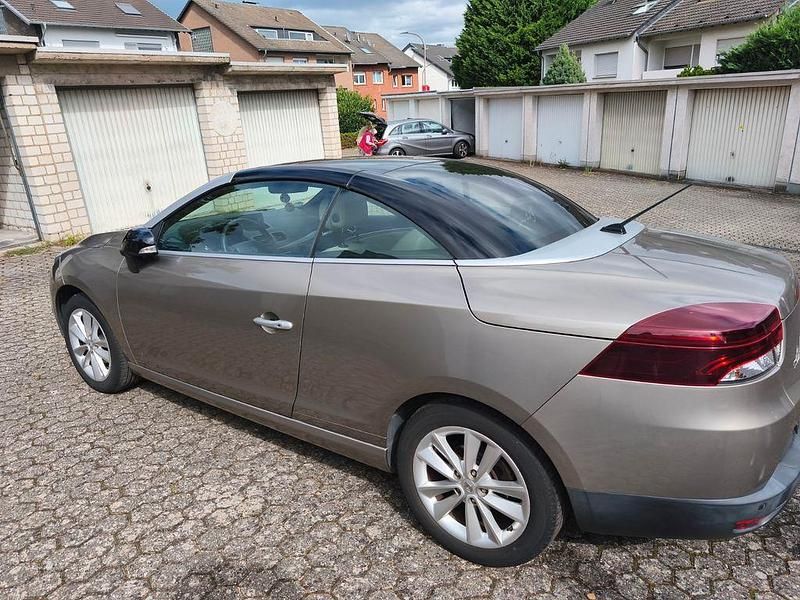 Gebraucht Renault Mégane Cabriolet Dynamique 110 PS (80 kW) 2010 Braun Cabrio