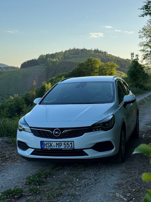 Weiß Gebraucht 2020 Opel Astra Elegance Kombi | 9.999 € (Guter Preis) - Bild 1/4