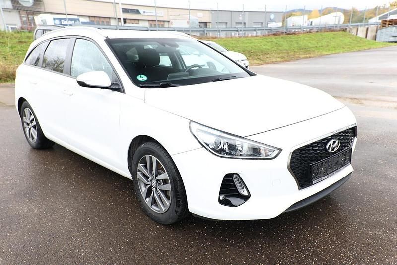 Gebraucht Hyundai i30 120 PS (88 kW) 2017 Polar white