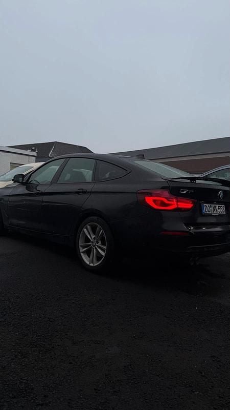 Gebraucht BMW 320 190 PS (139 kW) 2019 Schwarz Limousine