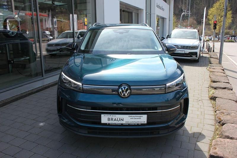 Gebraucht VW Tiguan Goal 131 PS (96 kW) 2025 Blau SUV