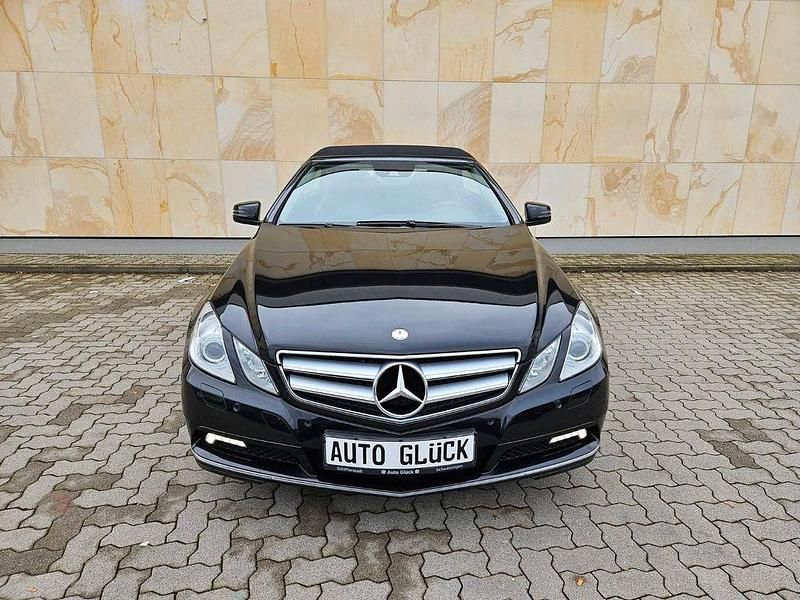 Gebraucht Mercedes E250 204 PS (150 kW) 2010 Schwarz Cabrio