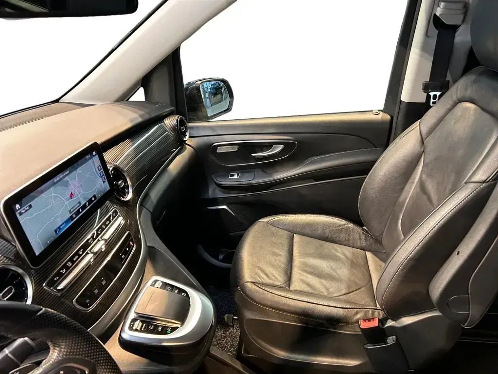 Gebraucht Mercedes V300 237 PS (174 kW) 2022 Cavansitblau metallic Van / Kleinbus