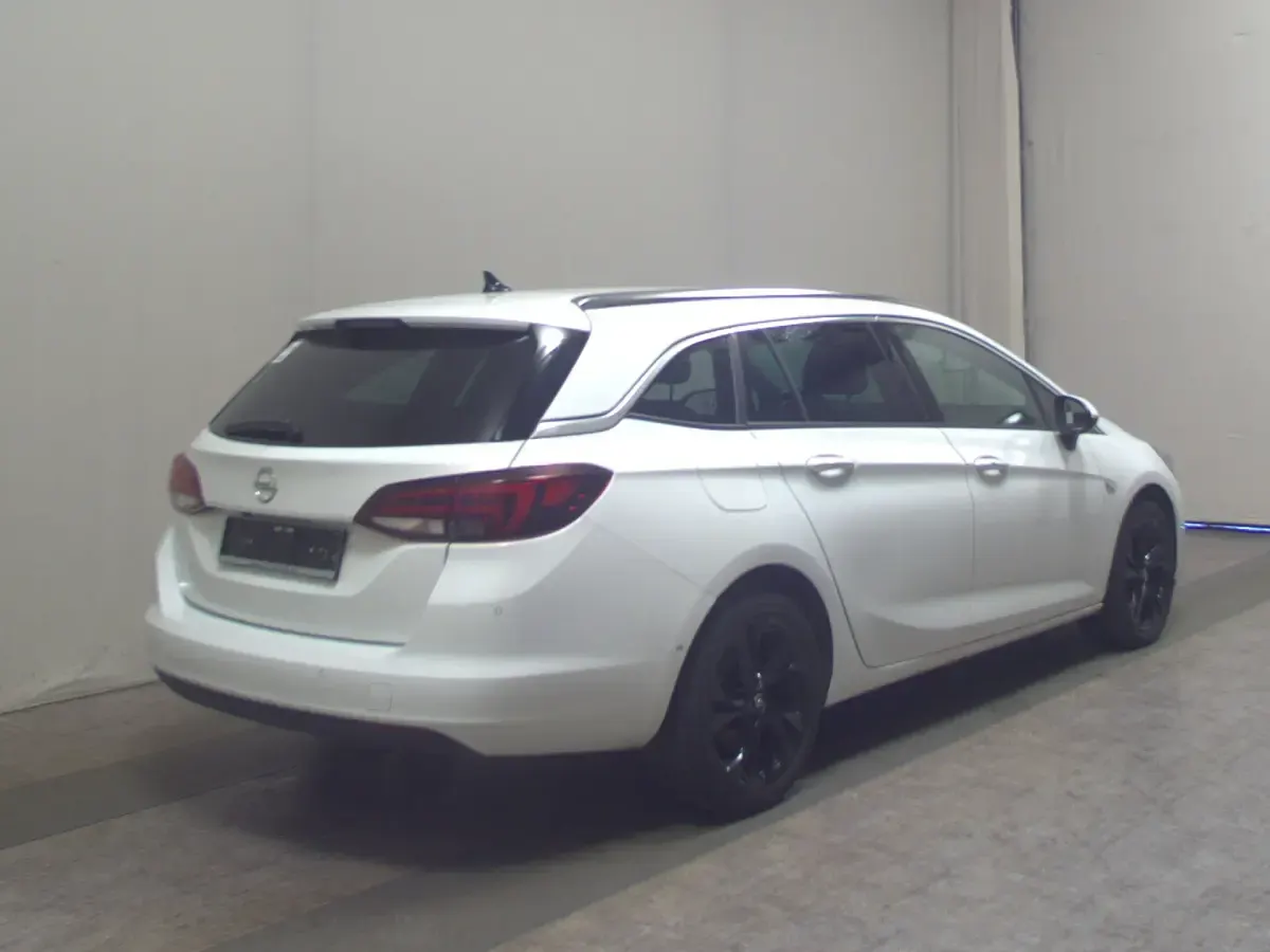 Usado Opel Astra Elegance 122 HP (89 kW) 2020 Branco Carrinha