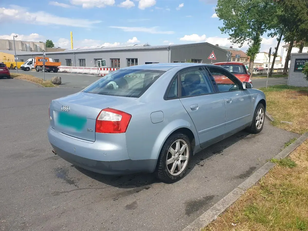 Gebraucht Audi A4 131 PS (96 kW) 2001 Blau Limousine
