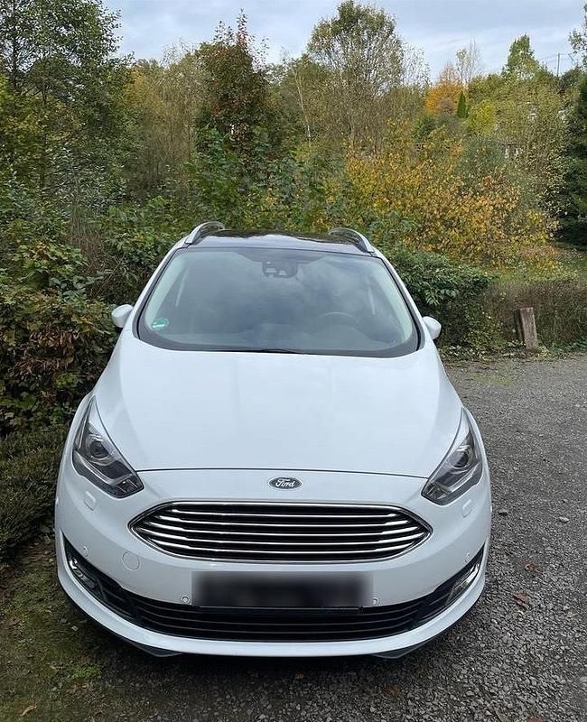 Weiß Gebraucht 2017 Ford Grand C-Max Titanium Van / Kleinbus | 15.900 € (Etwas zu teuer) - Bild 1/4