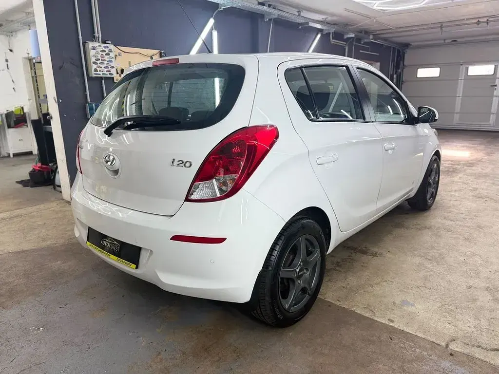 Gebraucht Hyundai i20 Style 101 PS (74 kW) 2014 Weiß Kleinwagen