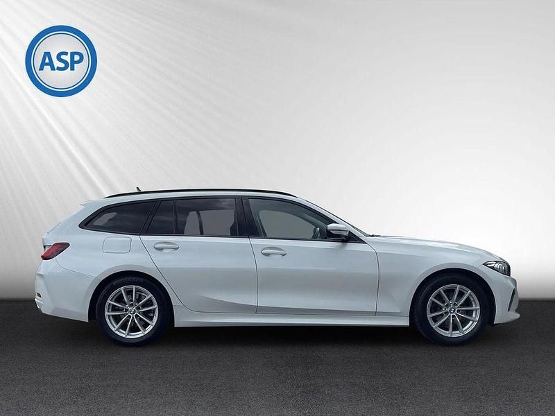 Gebraucht BMW 320 Shadowline 190 PS (139 kW) 2022 Weiß (mineralweiss metallic) Kombi