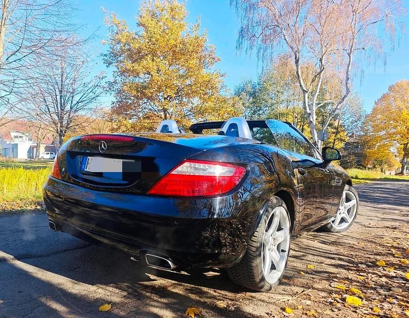 Schwarz Gebraucht 2011 Mercedes SLK200 AMG Cabrio | 14.500 € (Guter Preis) - Bild 1/4