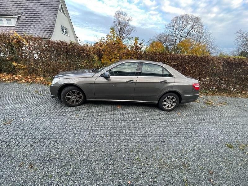 Gebraucht Mercedes E220 170 PS (125 kW) 2009 Grau Limousine