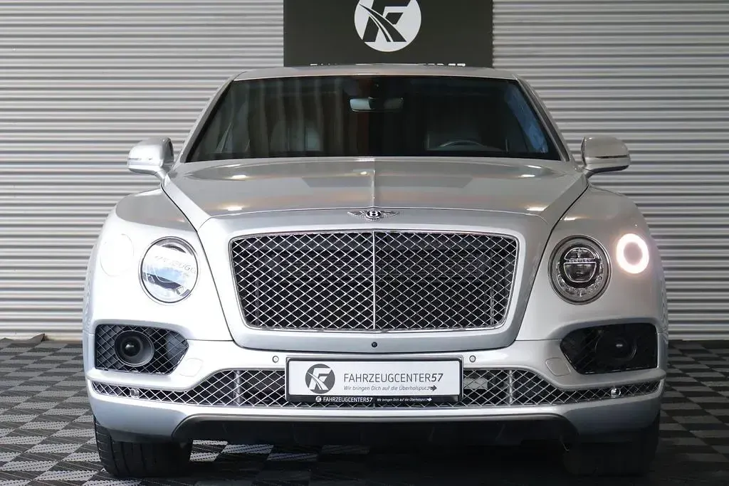 Gebraucht Bentley Bentayga 608 PS (447 kW) 2018 Silber SUV