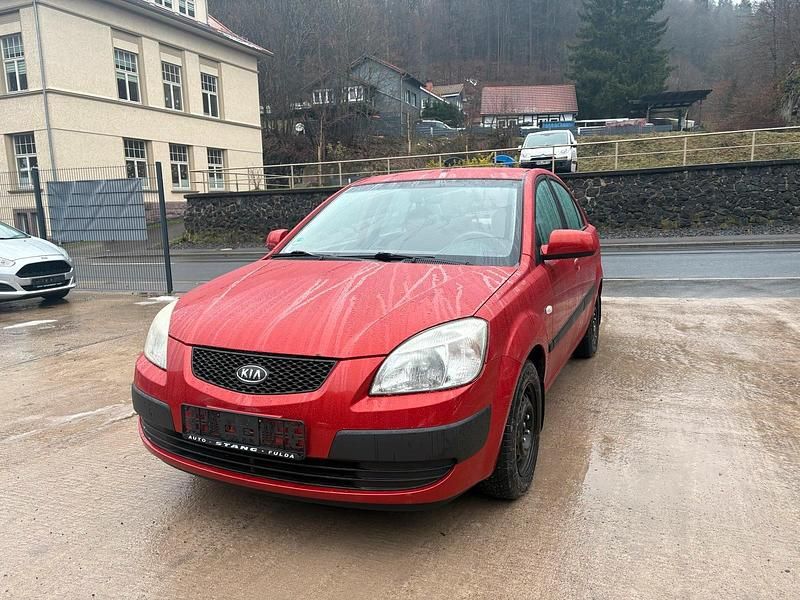 Rot Gebraucht 2009 Kia Rio Attract Limousine | 1.990 € (Guter Preis) - Bild 1/4
