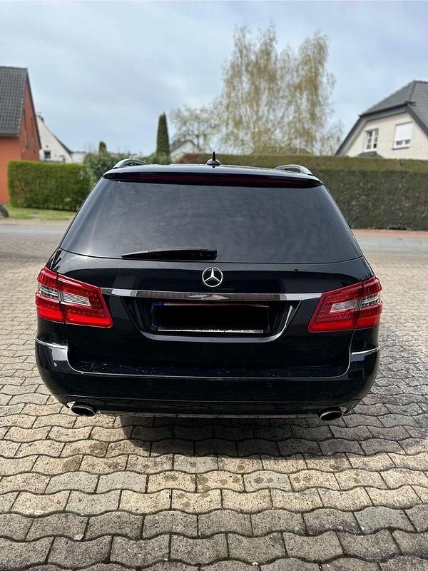 Gebraucht Mercedes E300 Avantgarde 231 PS (169 kW) 2010 Schwarz Kombi