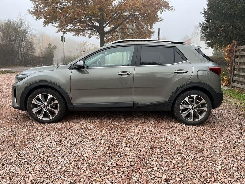 Gebraucht Kia Stonic Spirit 120 PS (88 kW) 2020 Grün SUV