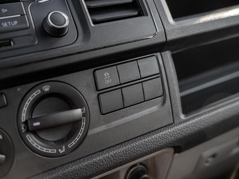 Gebraucht VW Transporter 102 PS (75 kW) 2019 Grün Van