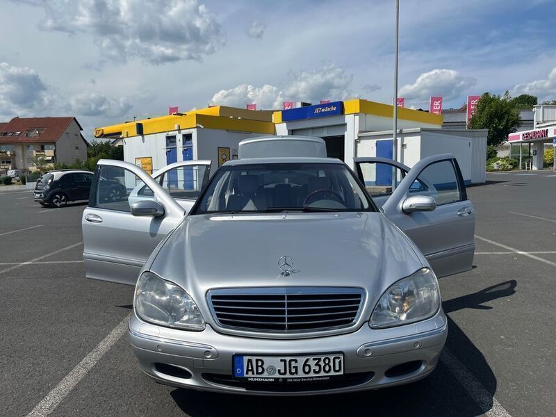 Grau Gebraucht 2002 Mercedes S500 Limousine | 8.900 € (Fairer Preis) - Bild 1/4