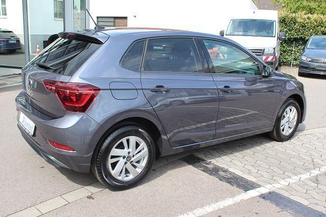 Grau Gebraucht 2023 VW Polo IQ Drive Limousine | 21.400 € (Fairer Preis) - Bild 1/4