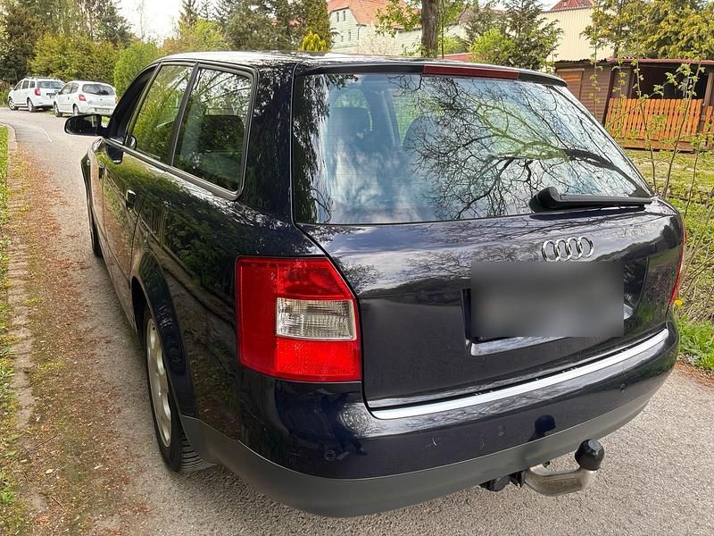 Używany Audi A4 131 KM (96 kW) 2003 Niebieski Kombi