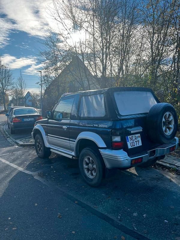 Blau Gebraucht 2000 Mitsubishi Pajero SUV | 8.900 € (Superpreis) - Bild 1/4