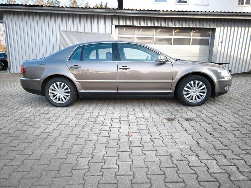 Second-hand VW Phaeton 239 CP (175 kW) 2009 Maro Berlinǎ