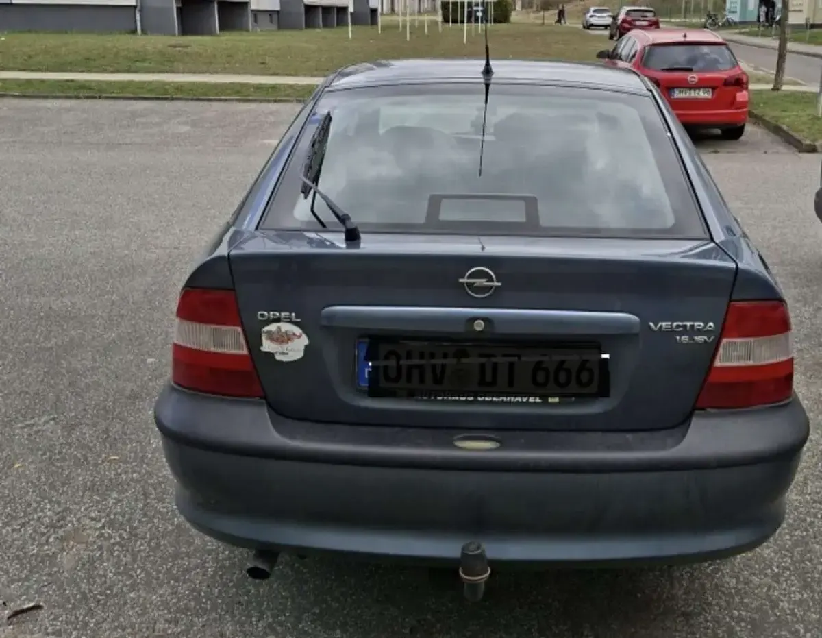 Gebraucht Opel Vectra 101 PS (74 kW) 1998 Limousine