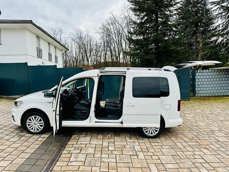 Używany VW Caddy Maxi Highline 102 KM (75 kW) 2018 Biały Minivan