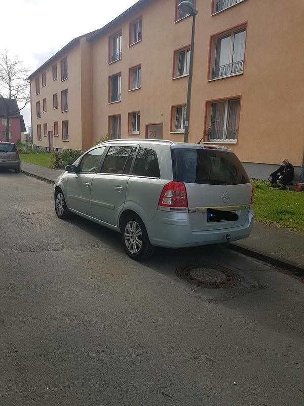 Gebraucht Opel Zafira 110 PS (80 kW) 2009 Silber Van / Kleinbus