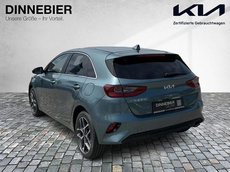 Neu Kia Ceed 140 PS (102 kW) 2025 Grau Kleinwagen