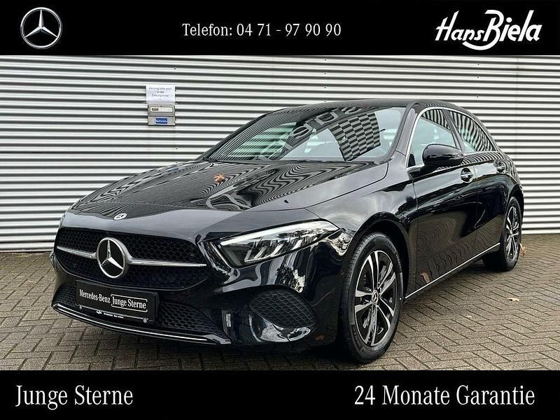 Lack kosmosschwarz Gebraucht 2024 Mercedes A200 Progressive Limousine | 31.850 € (Etwas zu teuer) - Bild 1/4