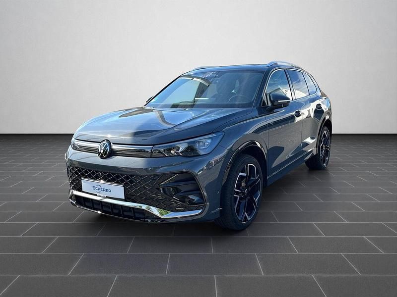 Delfingrau metallic (metallic) Gebraucht 2024 VW Tiguan R-line SUV | 47.900 € (Fairer Preis) - Bild 1/4