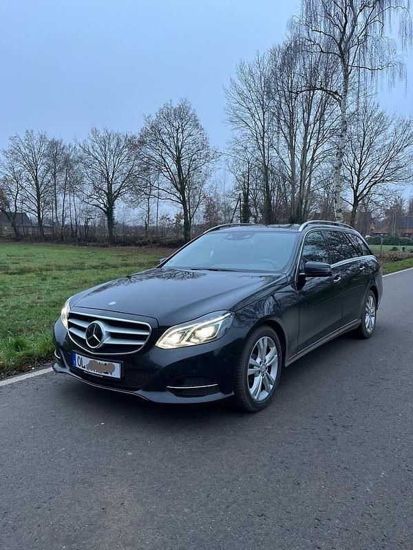 Schwarz Gebraucht 2014 Mercedes E220 Edition Kombi | 13.500 € (Etwas zu teuer) - Bild 1/4