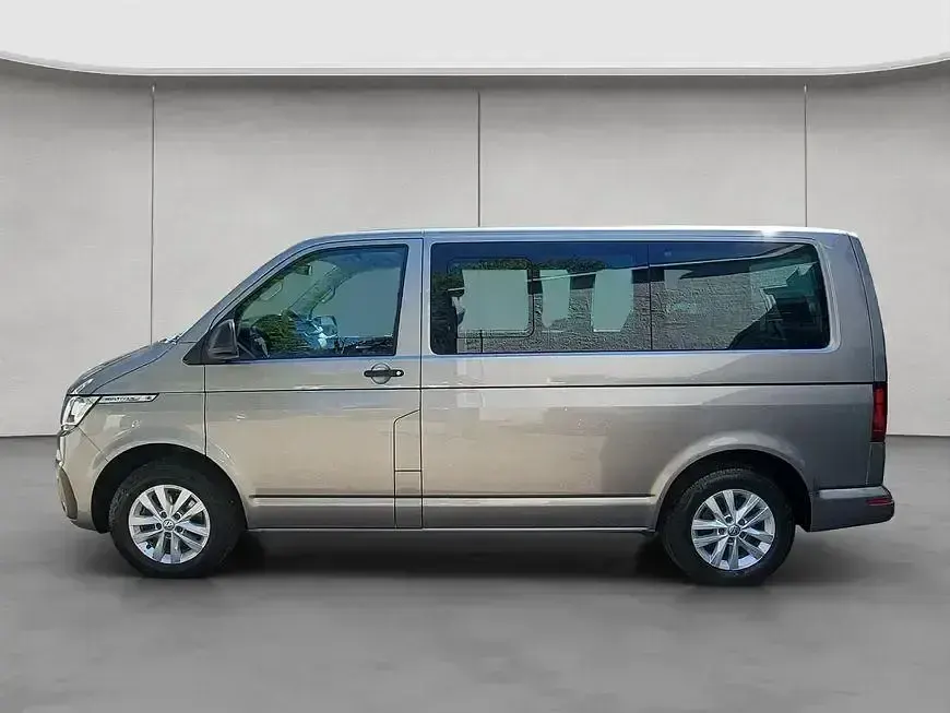 Używany VW Multivan Trendline 150 KM (110 kW) 2021 Beżowy Minivan