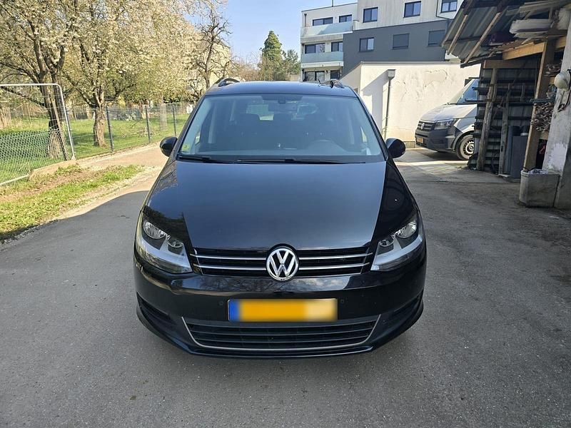 Second-hand VW Sharan 177 CP (130 kW) 2014 Negru Monovolum