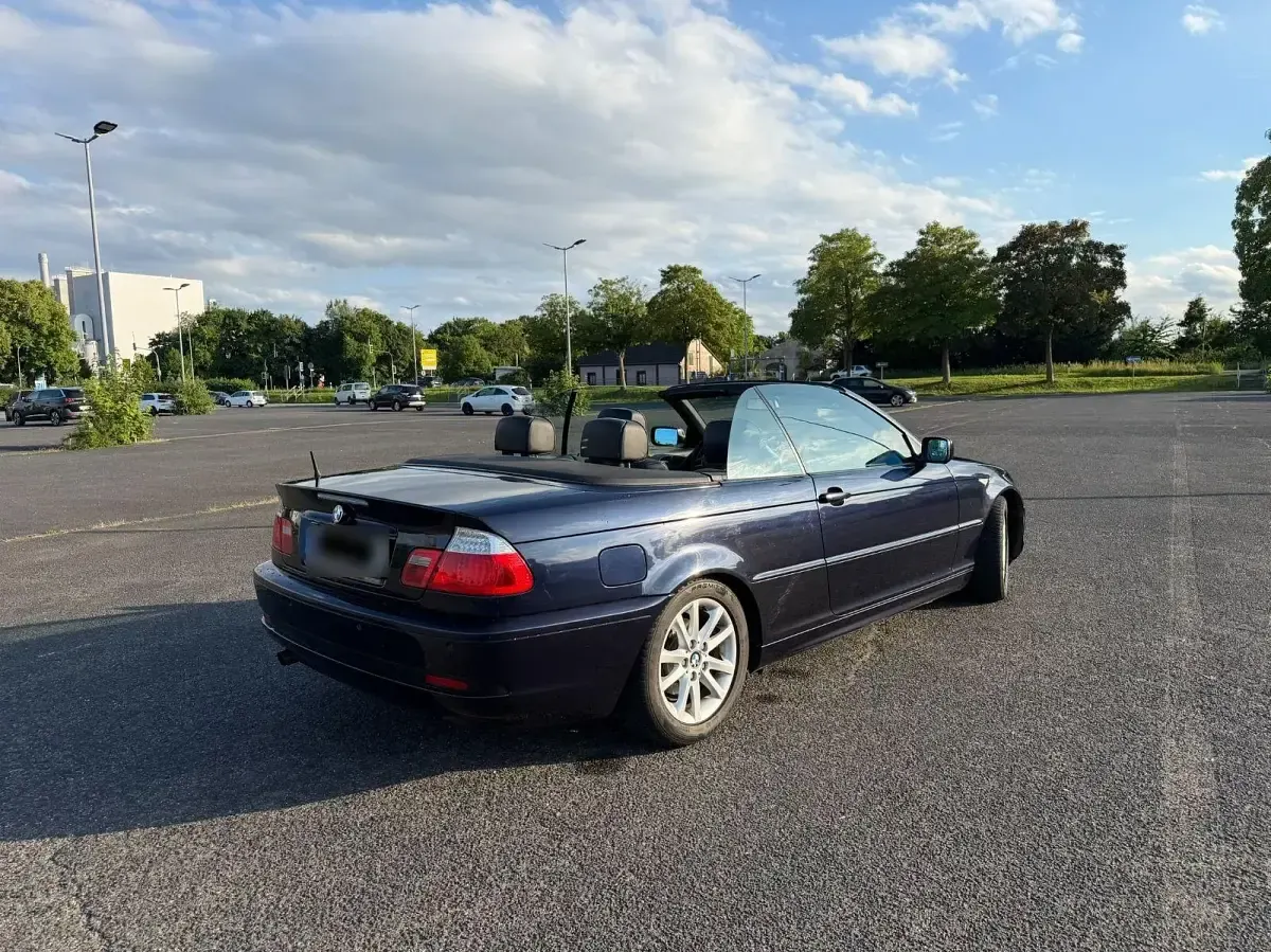 Gebraucht BMW 318 Cabriolet 143 PS (105 kW) 2003 Blau Cabrio