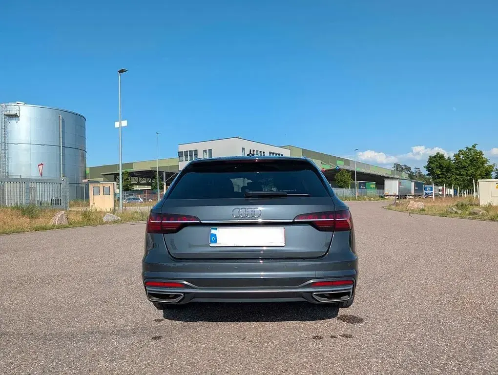 Gebraucht Audi A4 Advanced 204 PS (150 kW) 2020 Grau Kombi