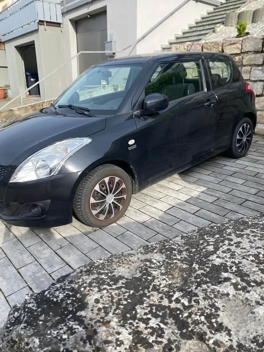 Gebraucht Suzuki Swift 80 PS (58 kW) 2012 Schwarz Kleinwagen