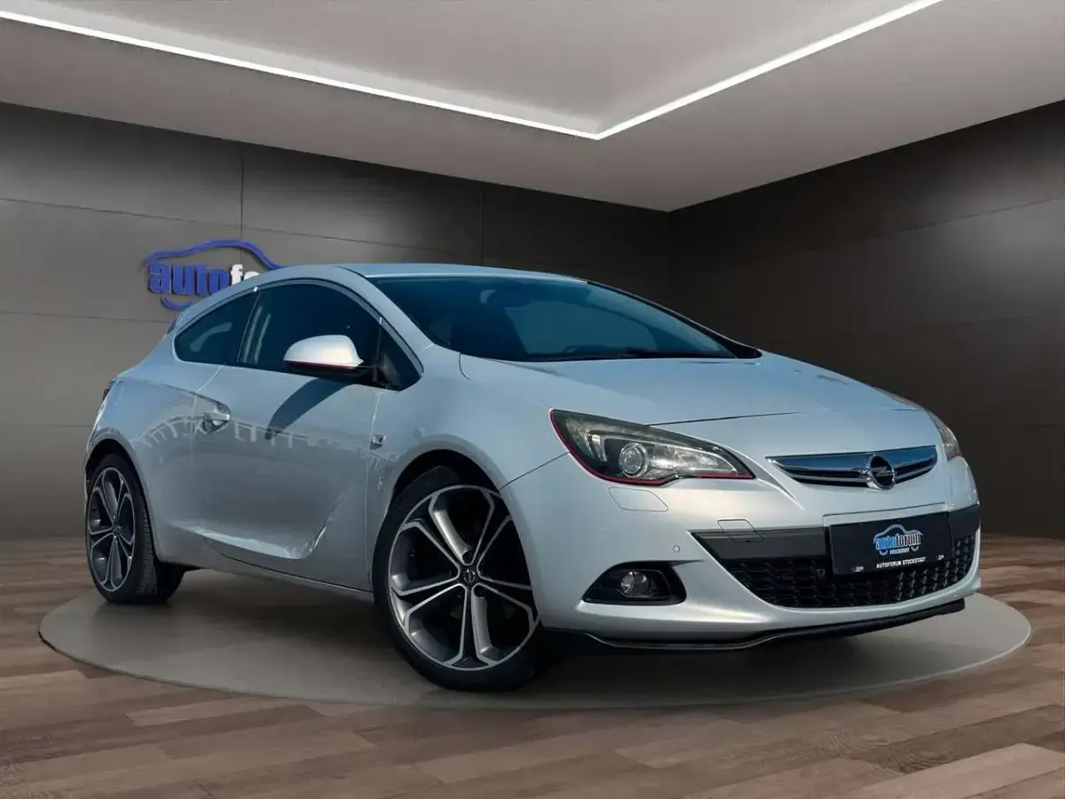 Gebraucht Opel Astra GTC Innovation 165 PS (121 kW) 2012 Mineralweiss/ice grey (m2) Coupé