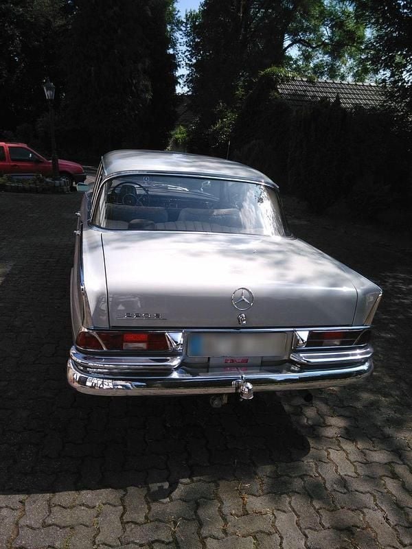 Gebraucht Mercedes 220 110 PS (80 kW) 1965 Grau Limousine