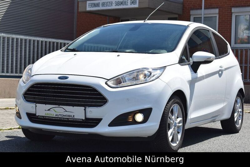 Weiß Gebraucht 2015 Ford Fiesta Titanium Kleinwagen | 10.990 € - Bild 1/4