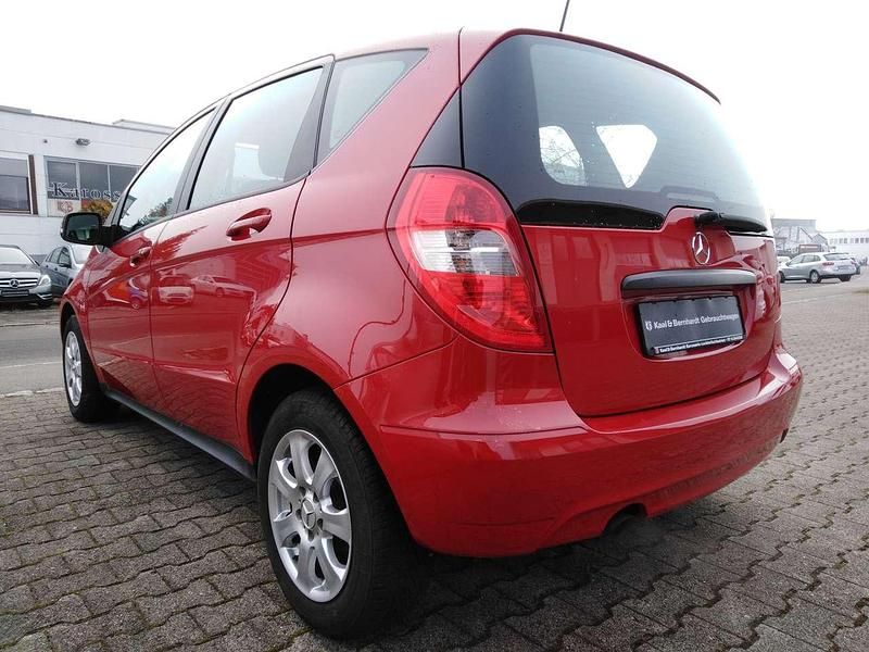 Gebraucht Mercedes A160 95 PS (69 kW) 2010 Jupiterrot  unilack Kleinwagen