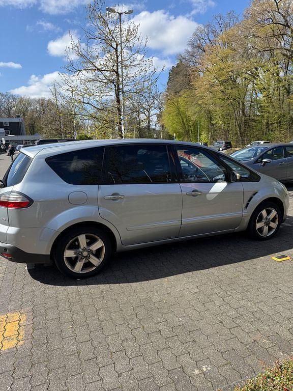Gebraucht Ford S-MAX Titanium 140 PS (102 kW) 2010 Grau Van / Kleinbus