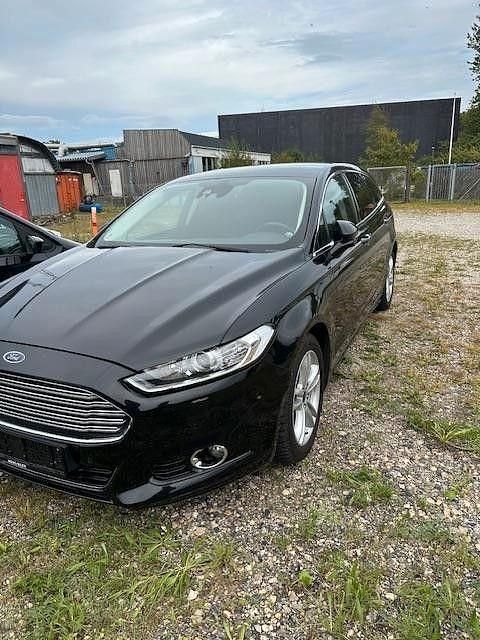 Schwarz Gebraucht 2016 Ford Mondeo Titanium Limousine | 6.390 € (Superpreis) - Bild 1/4