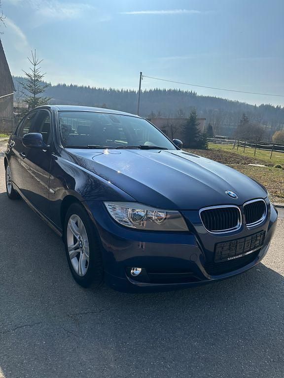 Gebraucht BMW 320 170 PS (125 kW) 2011 Schwarz Limousine