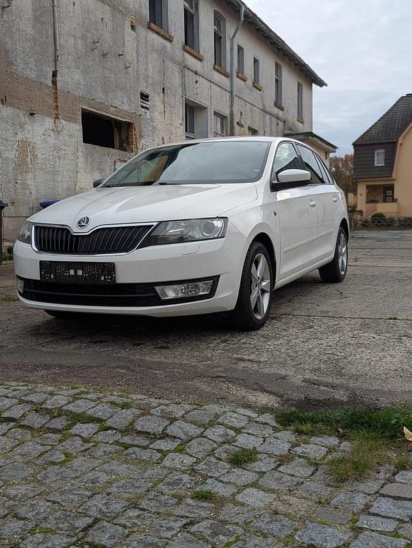 Weiß Gebraucht 2014 Skoda Rapid Limousine | 7.500 € (Teuer) - Bild 1/4