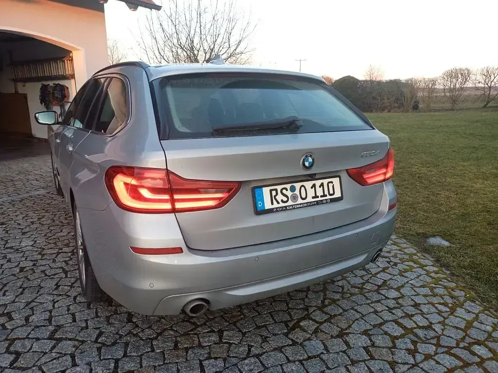 Gebraucht BMW 520 190 PS (139 kW) 2019 Silber Kombi
