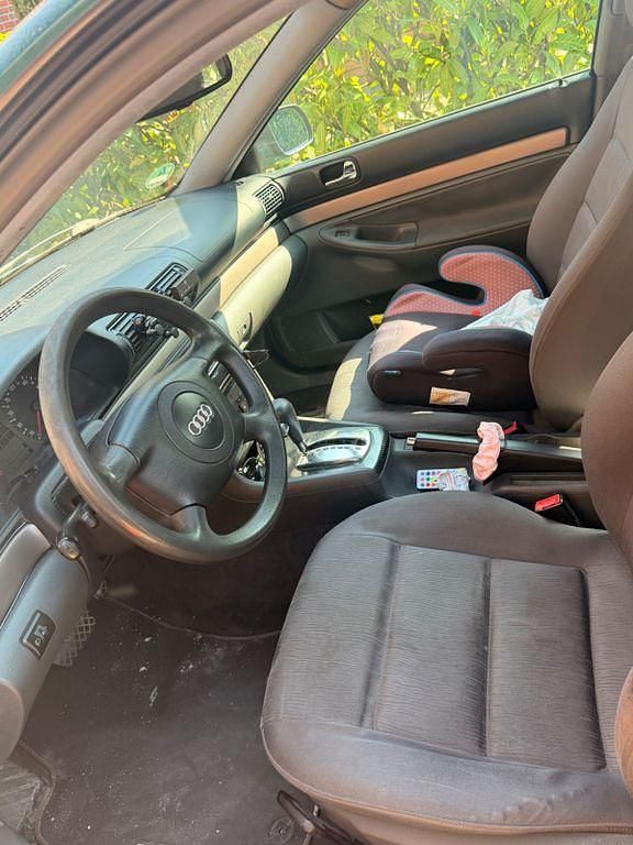 Gebraucht Audi A4 Ambiente 125 PS (91 kW) 1999 Grün Limousine