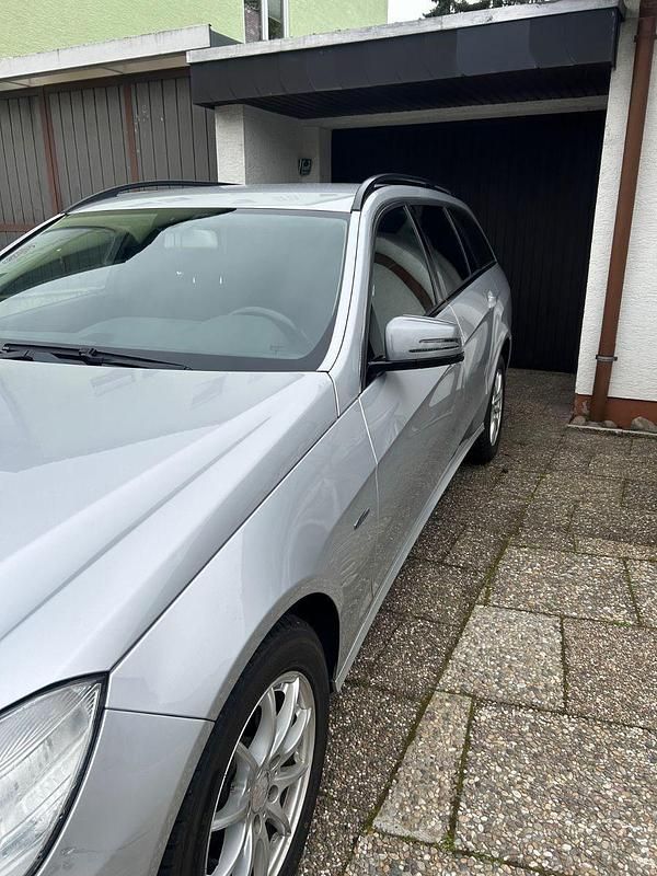 Gebraucht Mercedes E220 Elegance 170 PS (125 kW) 2011 Silber Kombi