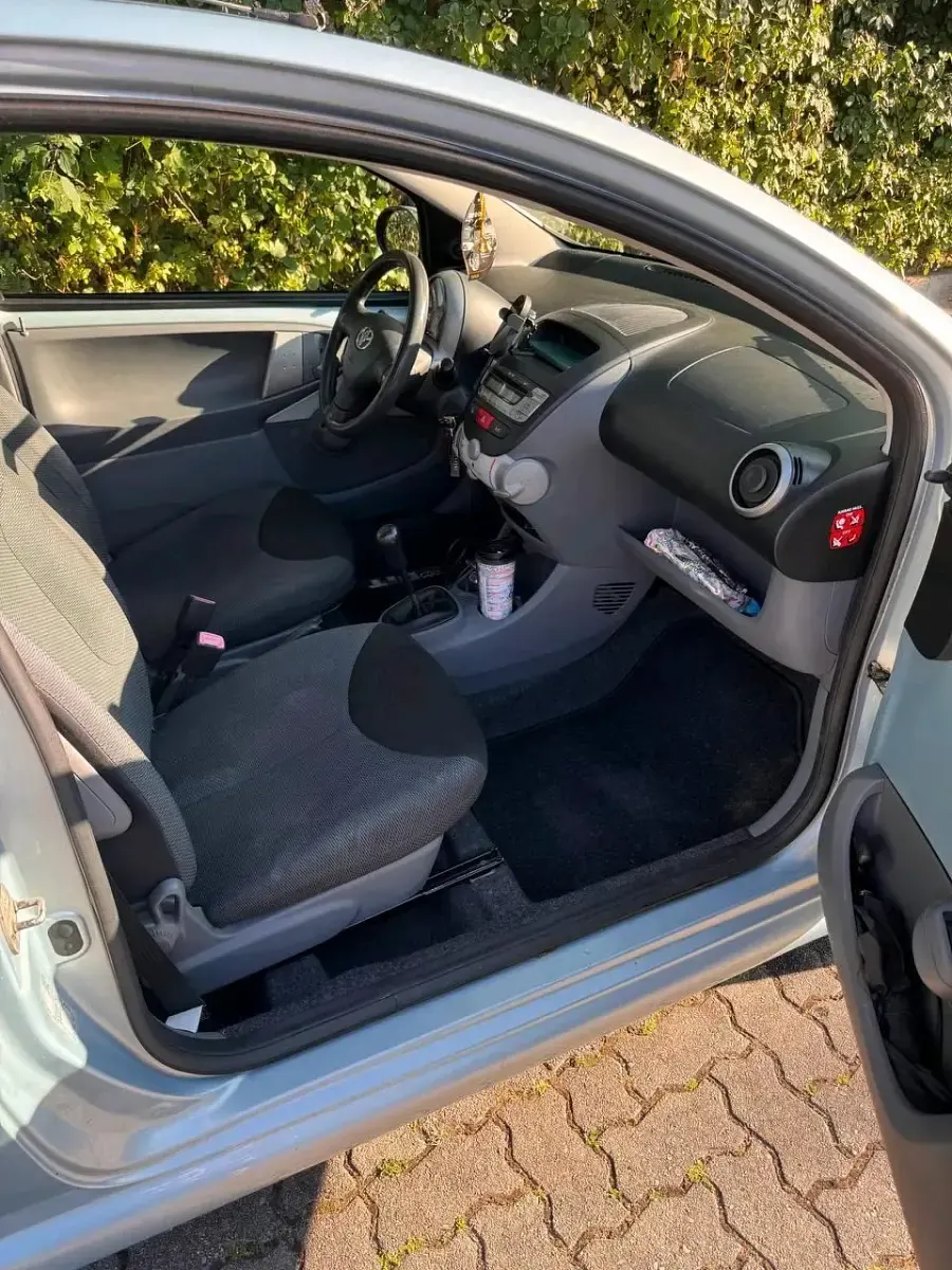 Gebraucht Toyota Aygo 70 PS (51 kW) 2006 Grau Kleinwagen